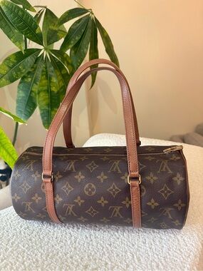 Authentic Louis Vuitton Papillon 30 Monogram  Louis Vuitton handbag ✨ EUC